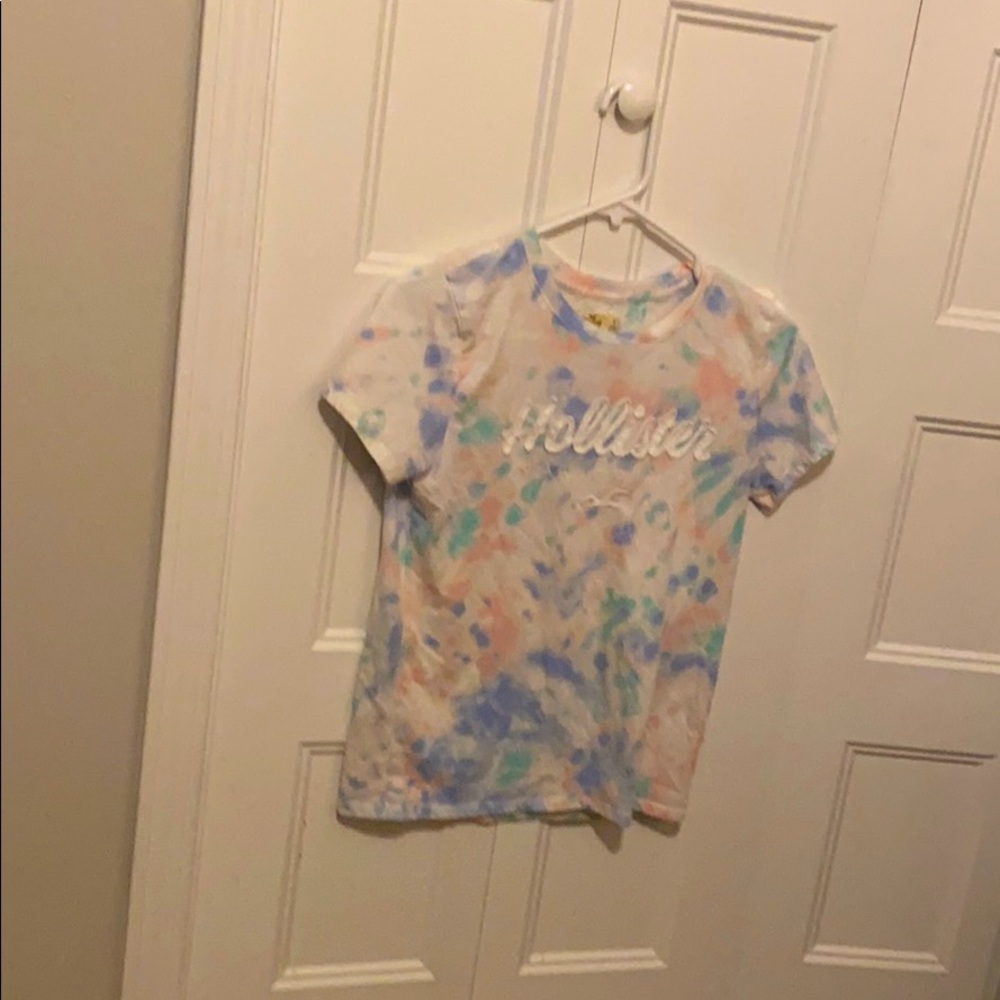 Hollister rainbow tee size small